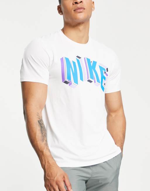 Camiseta blanca estampado gráfico logo estilo años 90 Nike Training |