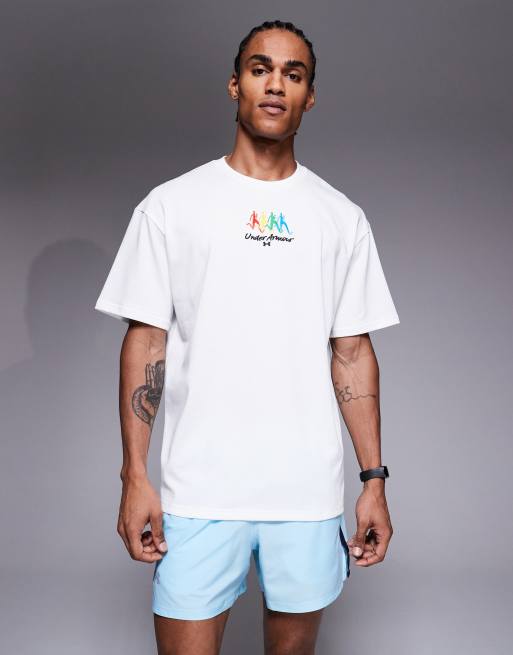 Camiseta blanca con estampado gráfico deportivo en la espalda de Under Armour, 3 de 5
