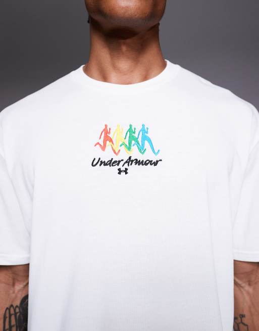 Camiseta blanca con estampado gráfico deportivo en la espalda de Under Armour, 5 de 5