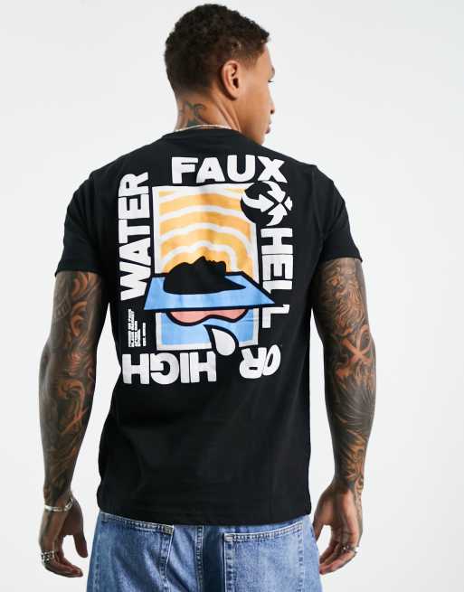 Camiseta blanca con estampado gráfico en la espalda Highwater de Friend or Faux