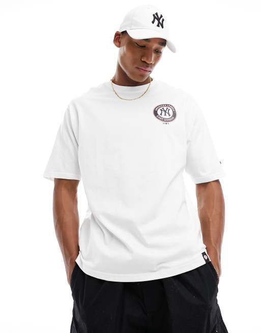 Camiseta blanca con estampado gráfico 