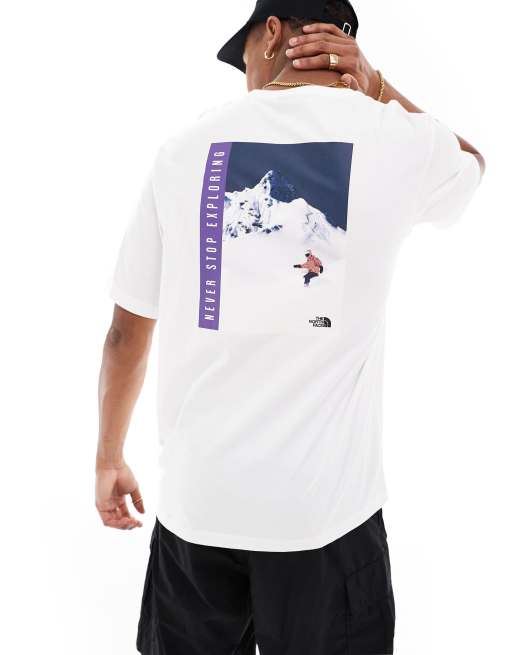 Camiseta blanca con estampado gráfico retro en la espalda de surf sobre nieve exclusiva en ASOS de The North Face