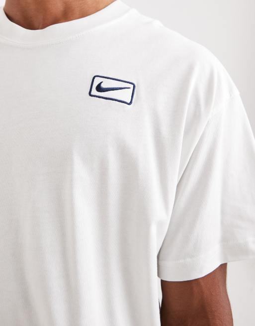 Camiseta blanca con estampado gráfico Street de Nike, 5 de 5