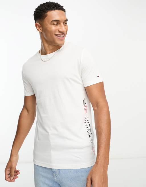 Camiseta blanca con estampado lateral de Tommy Hilfiger