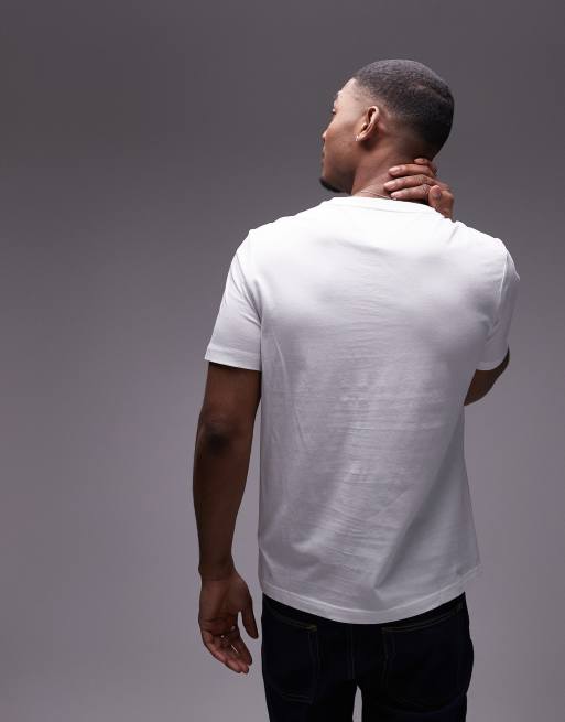 Camiseta blanca con logo apilado en el pecho de Tommy Hilfiger, 4 de 4