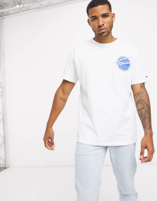 Camiseta blanca con logo circular por delante y por detr s exclusiva en ASOS de Tommy Jeans