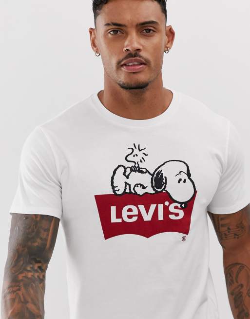 Camiseta blanca con logo de la marca y dise o de Peanuts Snoopy de Levi s