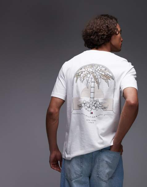 Camiseta blanca con logo en la parte izquierda del pecho de Tommy Hilfiger - view 1