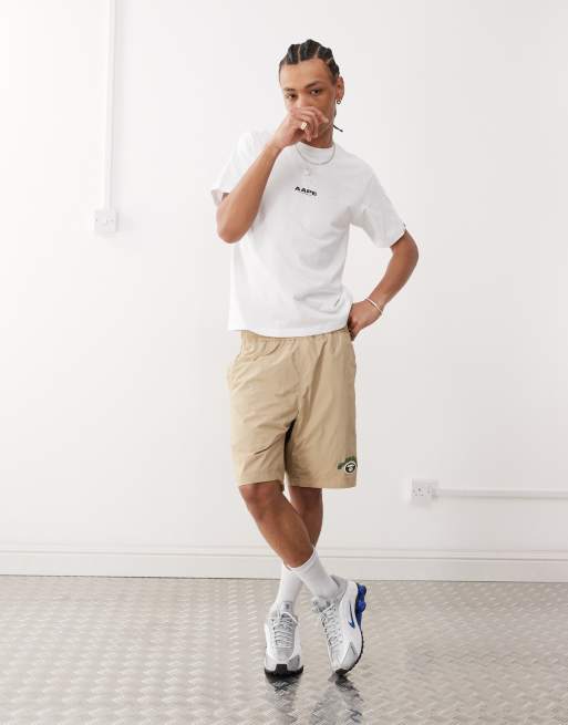 Camiseta blanca con logo estampado en la espalda de AAPE BY A BATHING APE®, 3 de 4