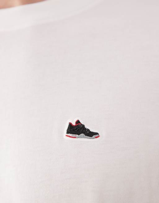 Camiseta blanca con parche de zapatilla de deporte de Jordan , 5 de 5