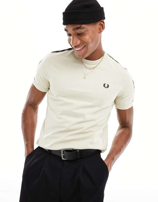 Camiseta blanca con ribetes de cinta en contraste de Fred Perry