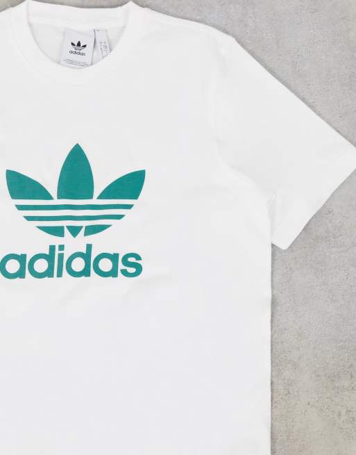 Camiseta blanca trébol verde grande de adidas | ASOS