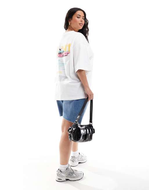 Camiseta blanca de corte boyfriend con estampado gráfico de yate en la espalda de ASOS DESIGN Curve