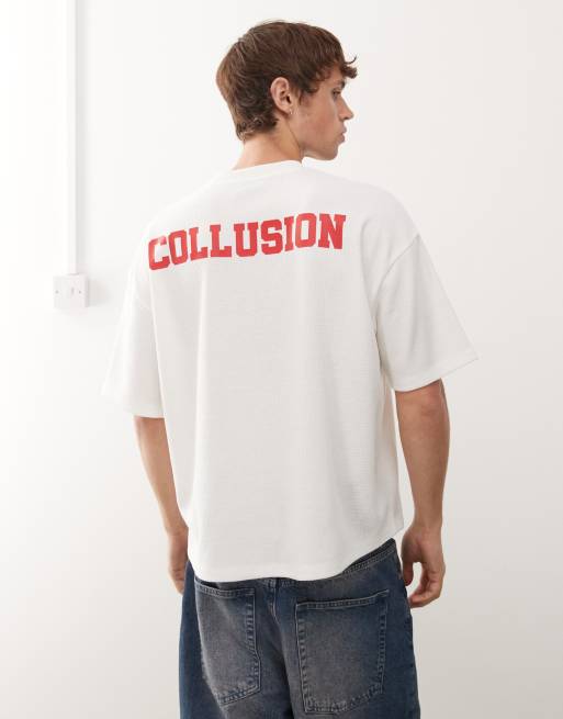 Camiseta blanca de corte cuadrado con estampado deportivo de tejido gofrado de COLLUSION, 2 de 4