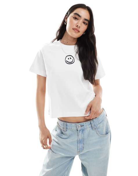 Camiseta blanca de corte cuadrado con estampado gráfico de cara sonriente de Vero Moda - view 1