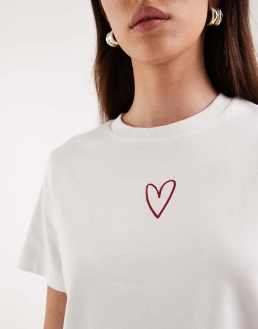 Camiseta blanca de corte cuadrado con estampado gráfico de corazón de Vero Moda, 2 de 4