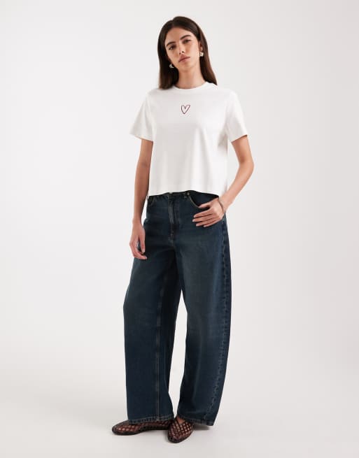Camiseta blanca de corte cuadrado con estampado gráfico de corazón de Vero Moda, 3 de 4