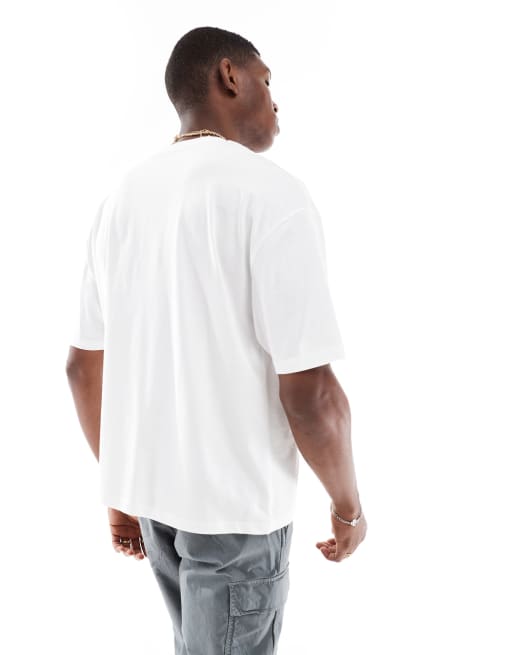 Camiseta blanca de corte cuadrado extragrande con aplicación de ciudad en el pecho de ASOS DESIGN, 3 de 4