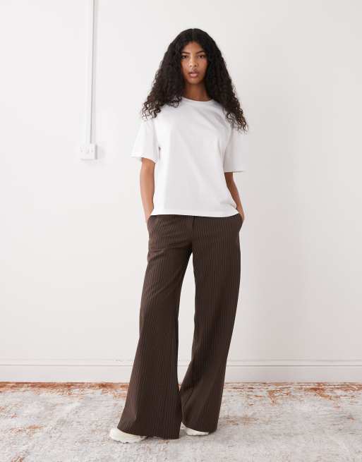Camiseta blanca de corte cuadrado extragrande de Monki, 2 de 4
