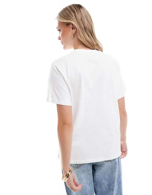 Camiseta blanca de corte estándar con estampado gráfico burdeos de revista de ASOS DESIGN, 2 de 3