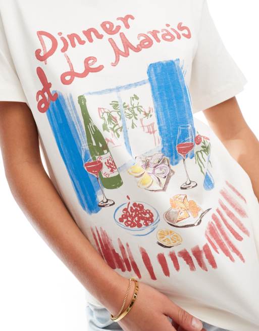 Camiseta blanca de corte estándar con estampado gráfico "Dinner at Le Marais" de ASOS DESIGN, 3 de 4