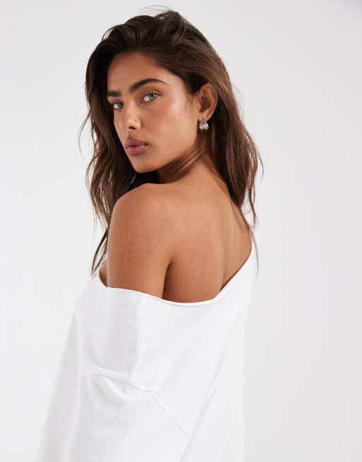 Camiseta blanca de corte extragrande suelto con escote Bardot de ASOS DESIGN, 2 de 4