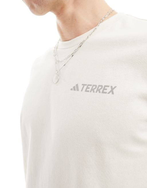 Camiseta blanca de manga corta con estampado gráfico Terrex de adidas, 4 de 4