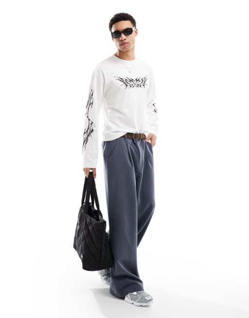 Camiseta blanca de manga larga con estampado gráfico cibernético de Cotton On, 2 de 4