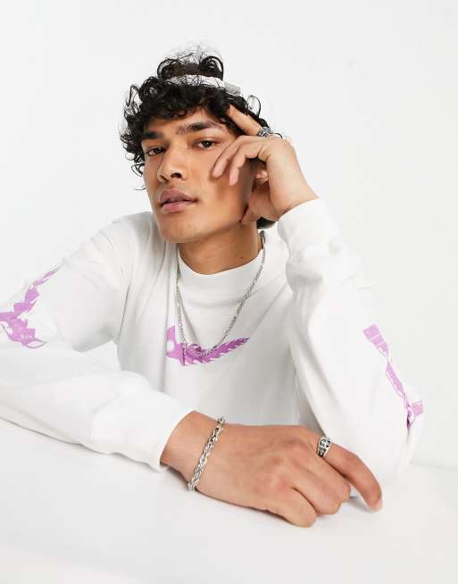 Camiseta blanca de manga larga con estampado gráfico y cuello alzado de Nike, 3 de 4