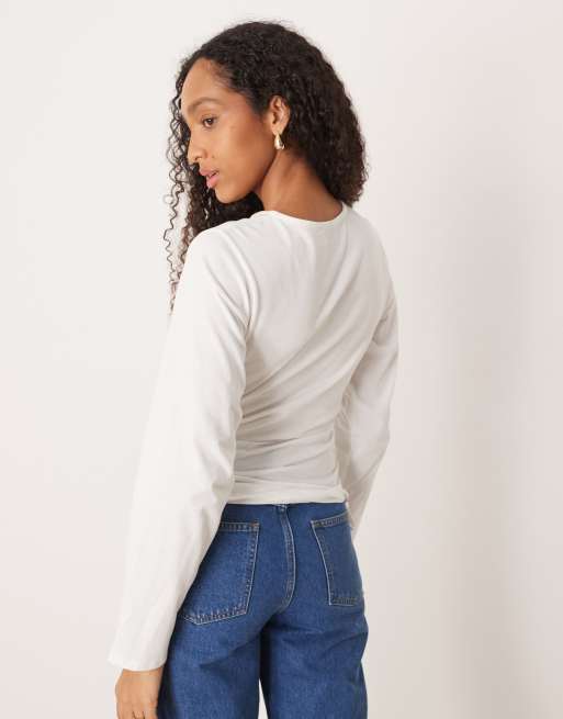 Camiseta blanca de manga larga con lateral fruncido con lazada de ASOS DESIGN, 3 de 4
