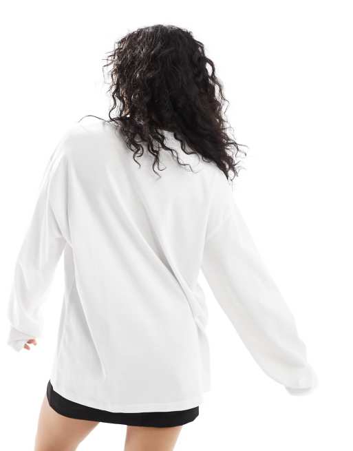 Camiseta blanca de manga larga y corte skater de ASOS DESIGN, 3 de 4