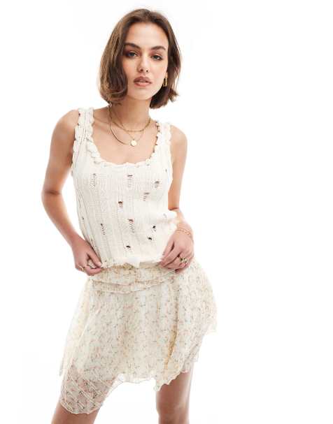 Camiseta blanca de tirantes con detalles deshilachados de Mango - view 1