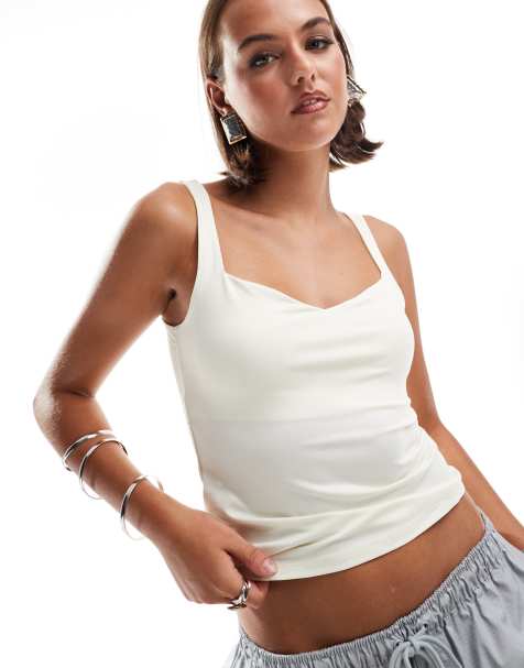 Camiseta blanca de tirantes con escote corazón de canalé de Mango - view 1