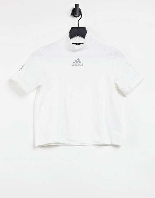 Camiseta blanca deportiva corta de cuello alto con manga corta de adidas