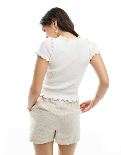 Camiseta blanca estructurada con volante en el bajo de punto de Monki, 3 de 4