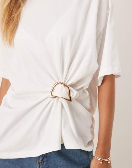 Camiseta blanca extragrande con detalle de herraje y nudo de ASOS DESIGN, 3 de 4