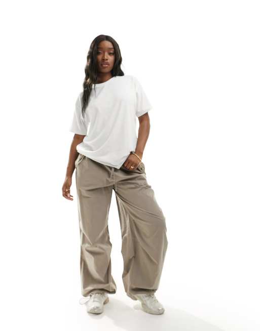 Camiseta blanca extragrande con detalle fITS de In The Style, 2 de 4