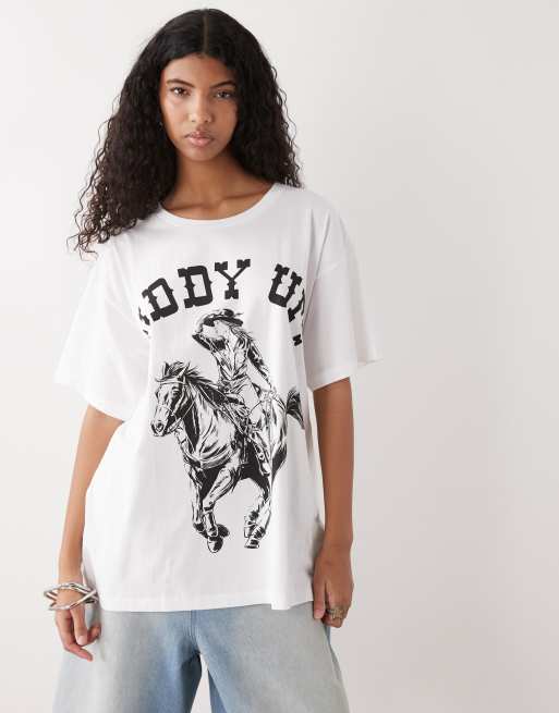 Camiseta blanca extragrande con estampado de estilo wéstern "Giddy Up" de Wrangler x Lainey Wilson, 2 de 4