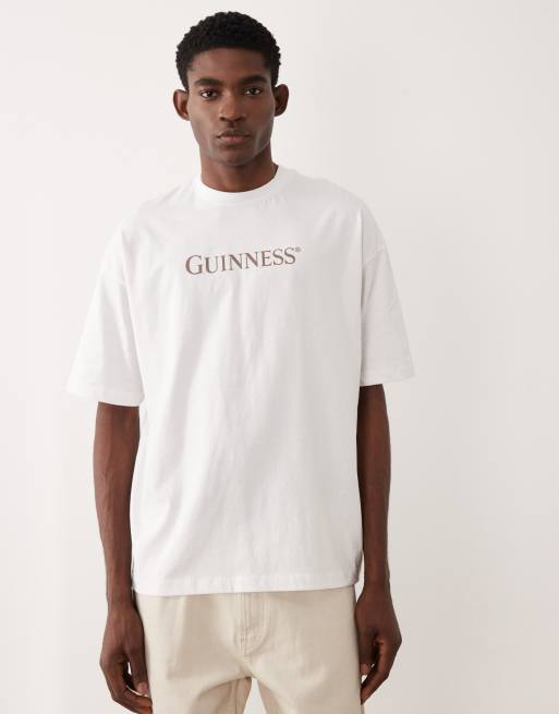 Camiseta blanca extragrande con estampado de Guinness de ASOS DESIGN, 3 de 5