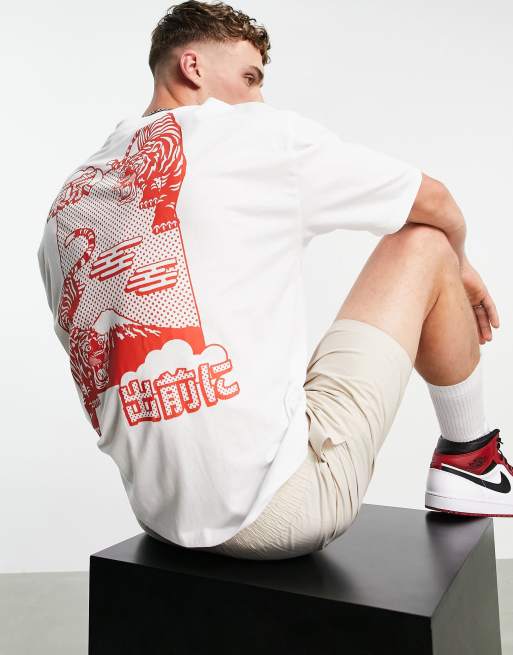 Camiseta blanca extragrande con estampado de tigre en la espalda de algodón orgánico de ASOS DESIGN