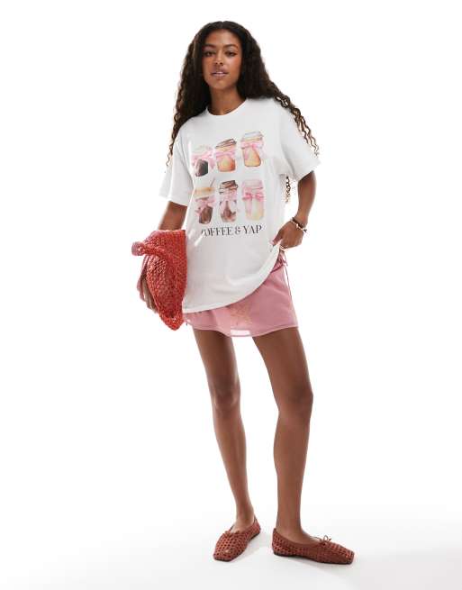 Camiseta blanca extragrande con estampado gráfico "Coffee and Yap" de Miss Selfridge, 2 de 4