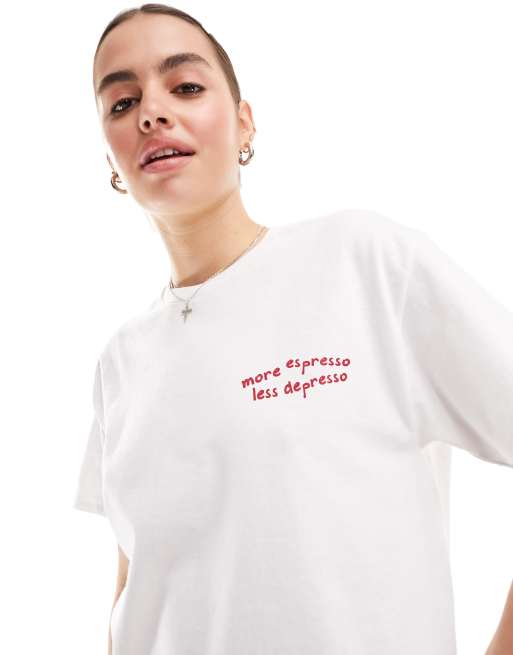 Camiseta blanca extragrande con estampado gráfico de café y cruasán de ASOS DESIGN, 3 de 3
