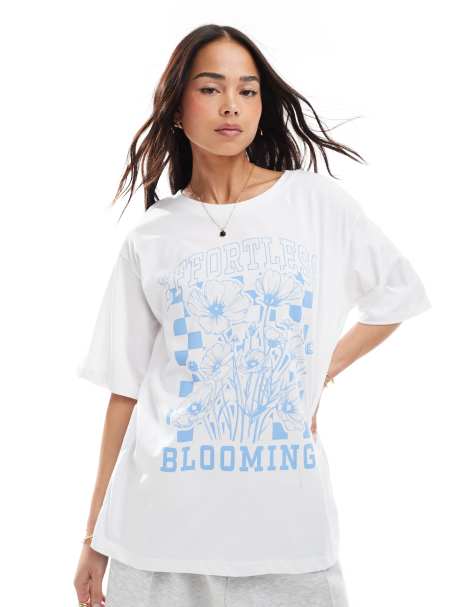 Camiseta blanca extragrande con estampado gráfico de flores de ONLY - view 1