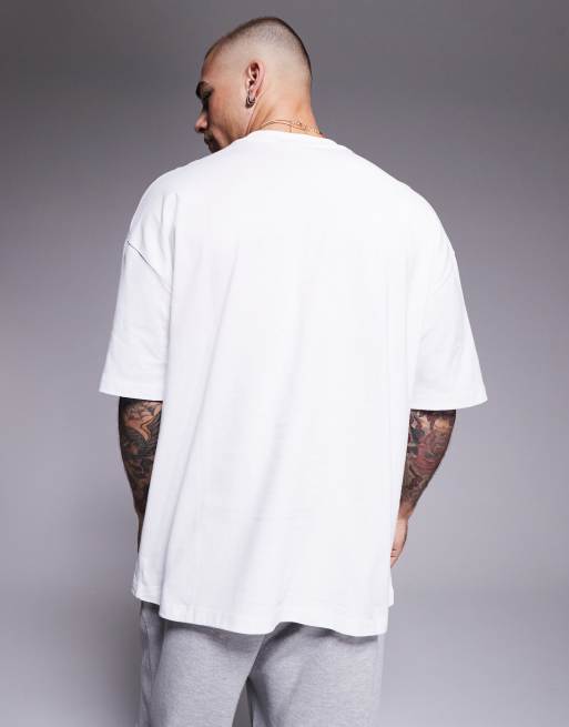 Camiseta blanca extragrande con estampado gráfico de fútbol de ASOS DESIGN , 3 de 4