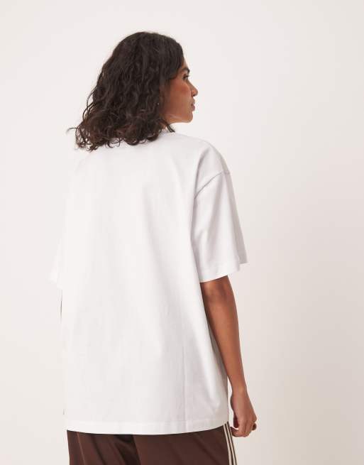 Camiseta blanca extragrande con estampado gráfico de leopardo de ASOS DESIGN, 3 de 4