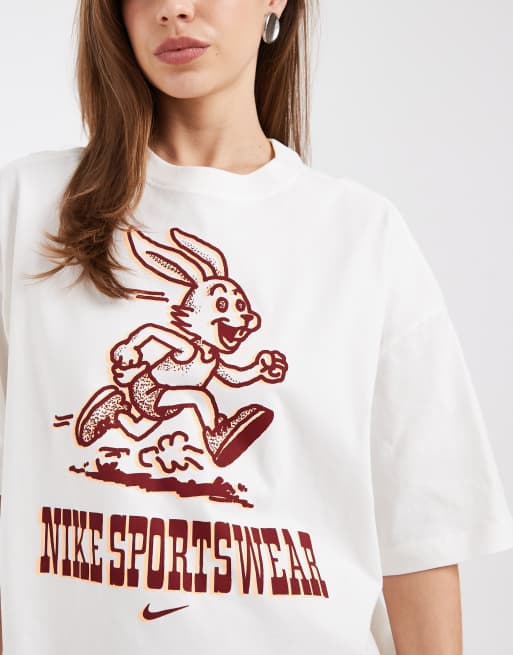 Camiseta blanca extragrande con estampado gráfico de Nike, 2 de 4