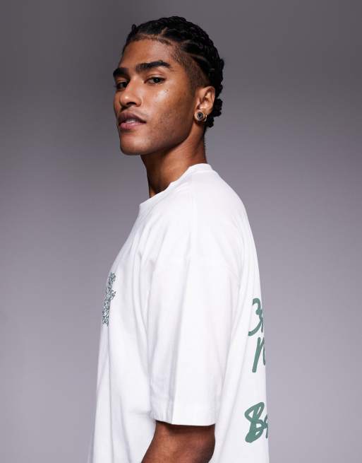 Camiseta blanca extragrande con estampado gráfico de texto de ciudades en relieve de ASOS DESIGN, 4 de 5