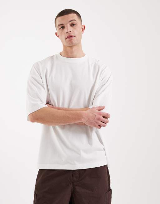 Camiseta blanca extragrande con estampado gráfico de texto "Everyday Essentials" de ASOS DESIGN, 3 de 5