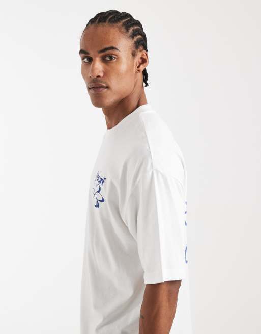 Camiseta blanca extragrande con estampado gráfico floral en relieve de ASOS DESIGN, 4 de 5