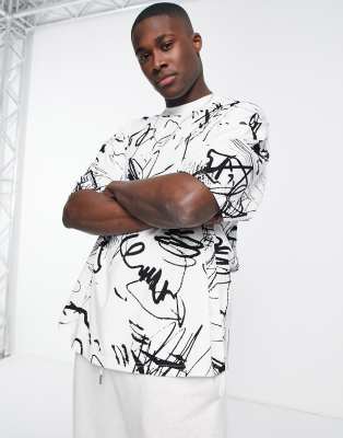 Camiseta blanca extragrande con estampado integral de garabatos de Topman 